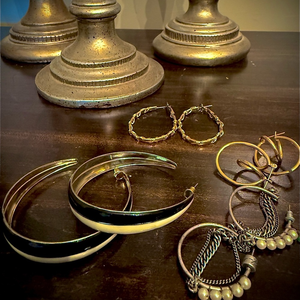 (4) Gold and Black Hoop Earrings LOT #9
